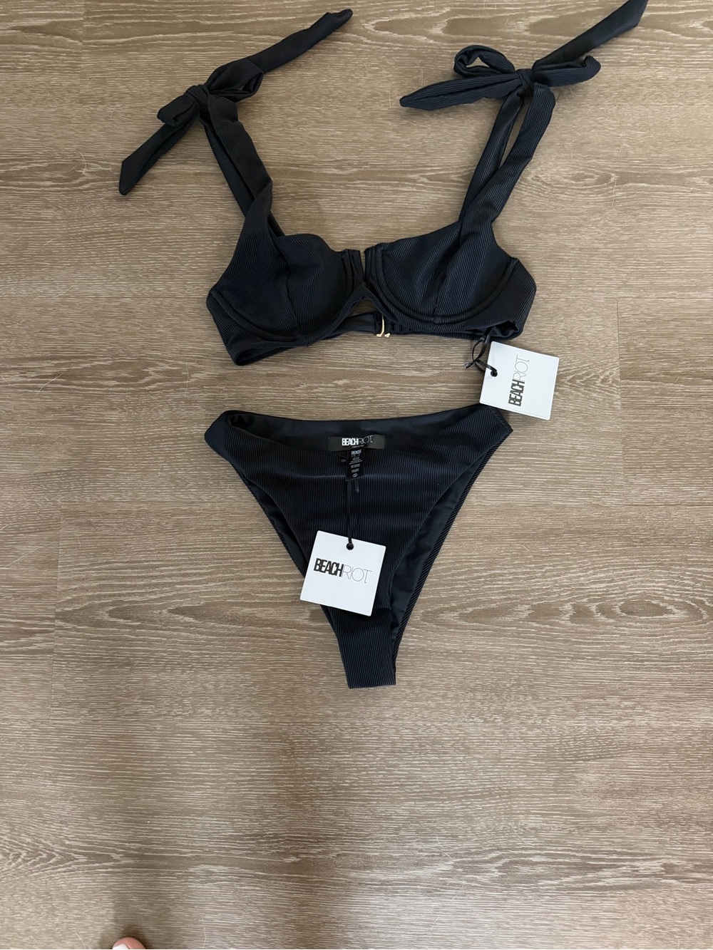 NWT Beach Riot swimsuit- Blair top in Medium and Amarie Bottom in Small